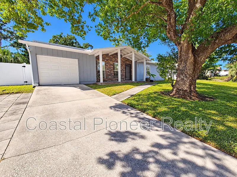 6 bed, 3.0 bath, 2731 sqft, $3,150 — Photo 1