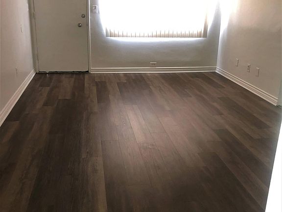 4th image of 17433 Vanowen St #30