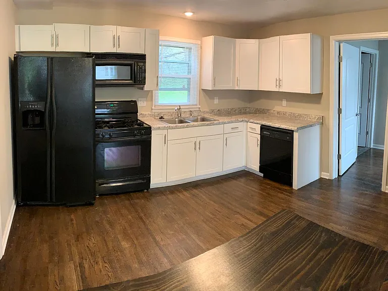 515 W Sexton Rd — Photo 8