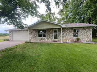 505 E Camelot St, De Soto, IL 62924