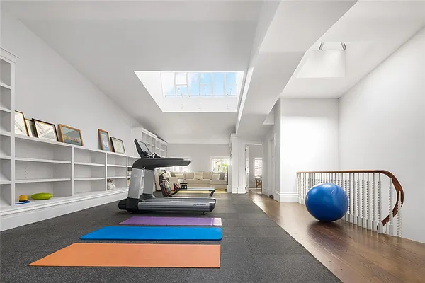 Sold by Coleman Real Estate Group | media 17