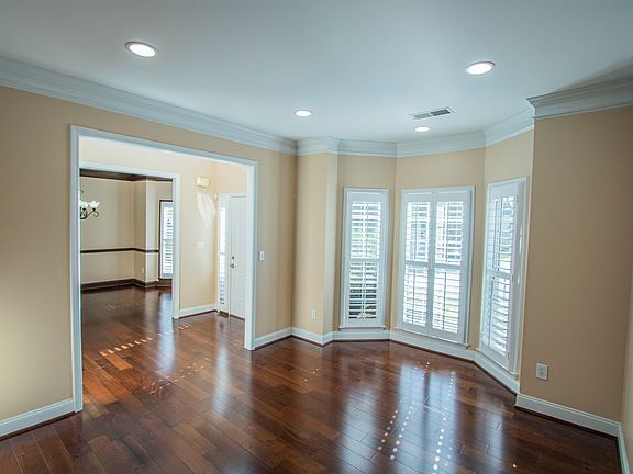 4th image of 2983 Montview Dr SW