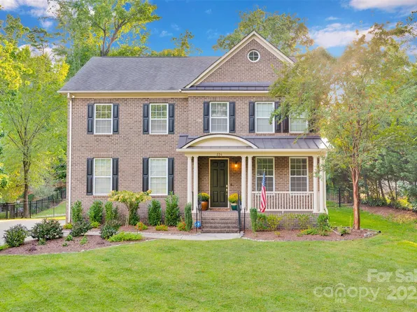 226 Bubbling Well Rd, Matthews, NC 28105
