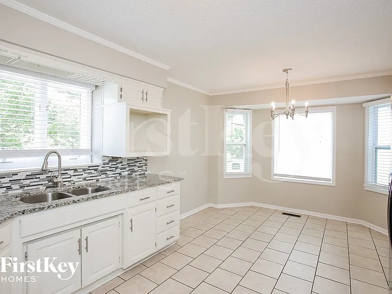 8033 N Everton Ave — Photo 6