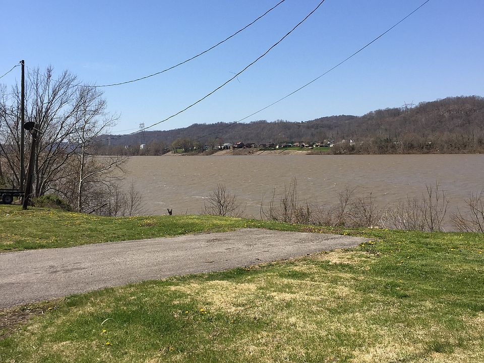 1st image of 204 Riverview Manor Dr