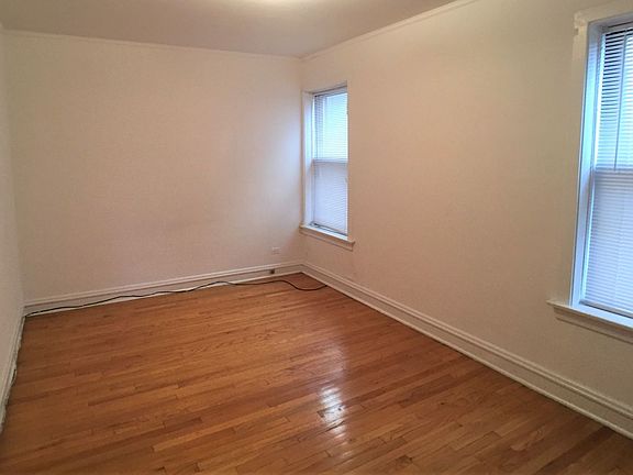 5th image of 1060 W Cornelia Ave APT 1