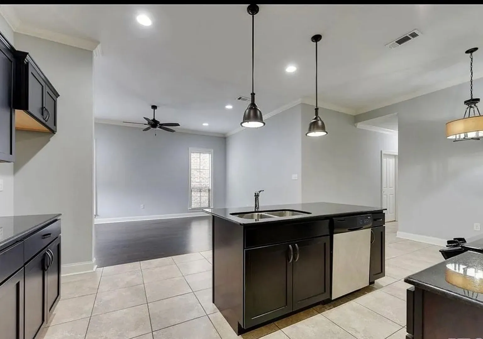 3 Bedroom House in Gated Community — Photo 4