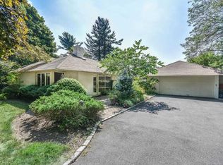 355 I U Willets Rd, Roslyn Heights, NY 11577