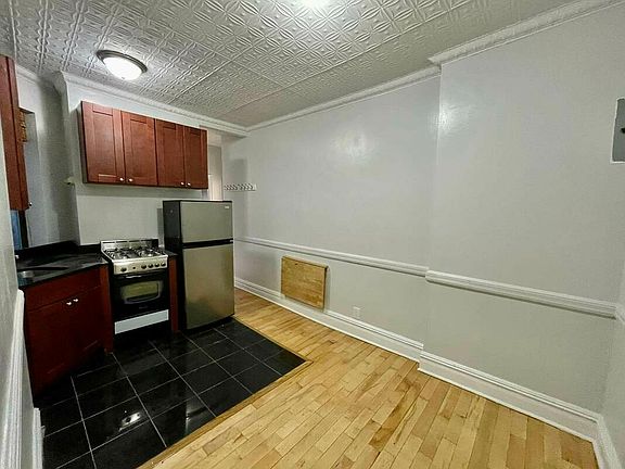 2nd image of 39 Christopher St APT 1D