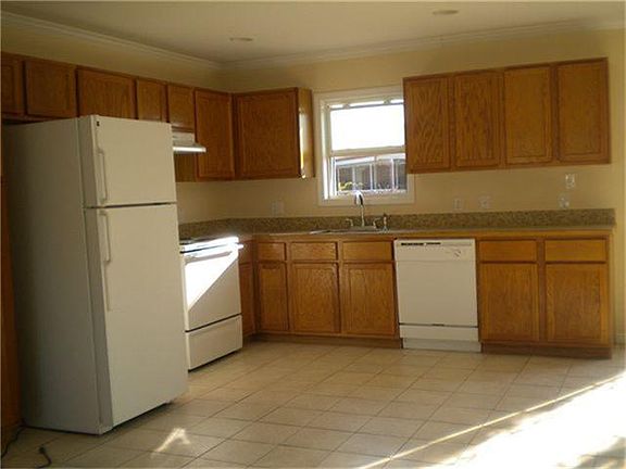 4th image of 1026 Bayou Cir