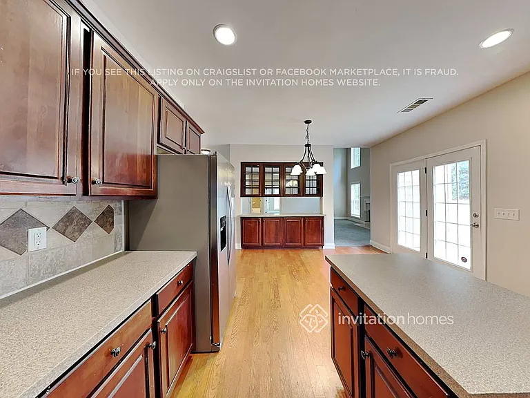 625 Excalibur Ct SE — Photo 9