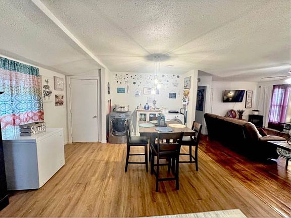 4th image of 2819 Hilltop Dr