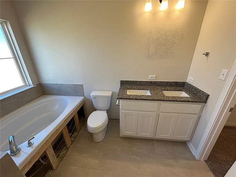 2204 Johnny Lyon Ct — Photo 8
