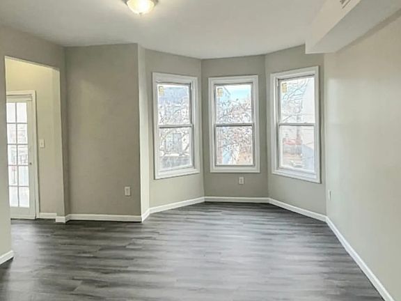 5th image of 221 N 5th St Floor 3