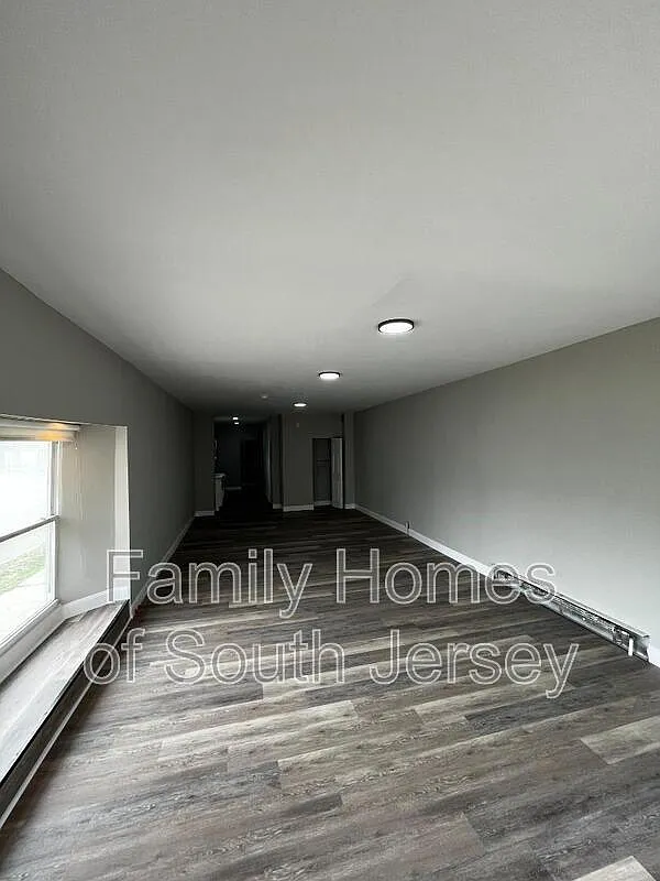 3 bed, 2.0 bath, 1000 sqft, $2,100 — Photo 3