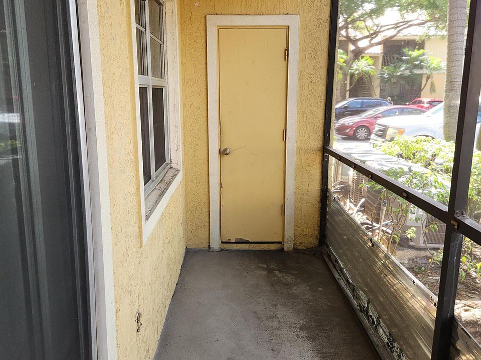 1st image of 1227 SW 46th Ave APT 305