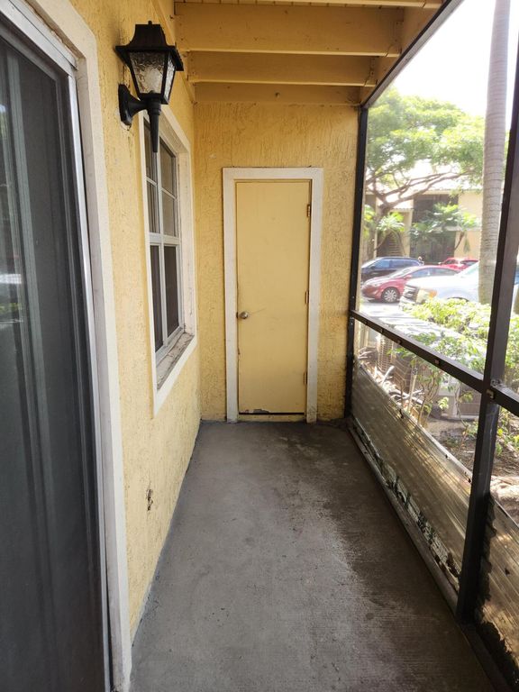 1227 SW 46th Ave APT 305, Pompano Beach