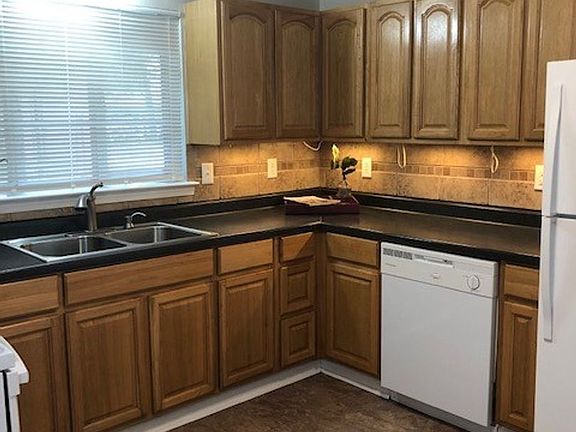 4th image of 216 Tall Oaks Dr