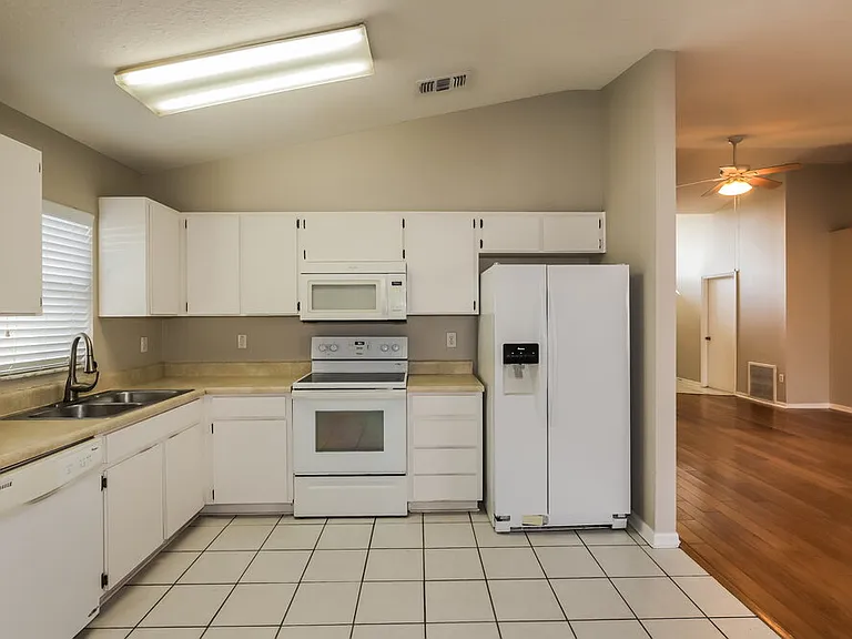 219 Lookout Dr — Photo 6