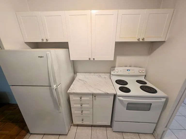 1603 Bathurst St — Photo 20