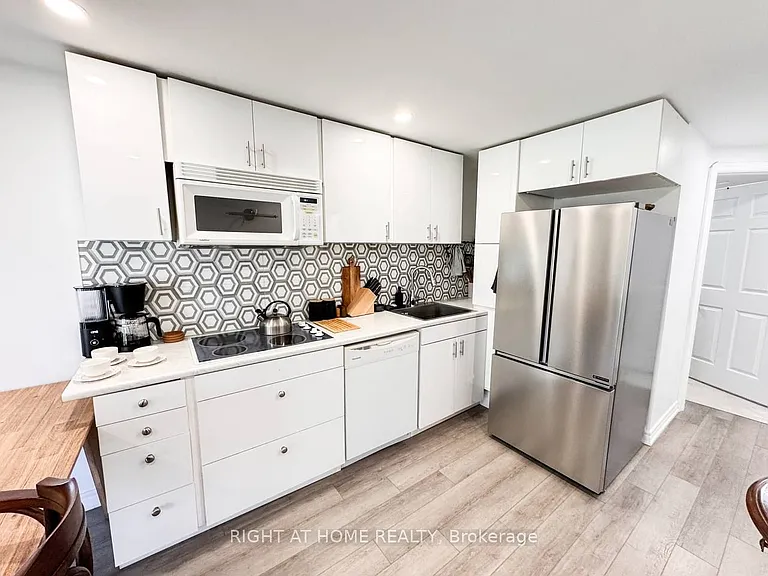 361 Gaston Pl #B — Photo 2