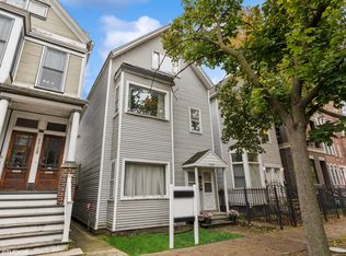 1725 W Roscoe St, Chicago, IL 60657