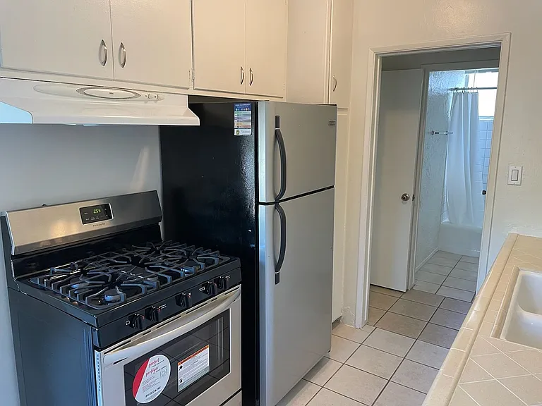 2902-2904 E Mariquita St — Photo 1