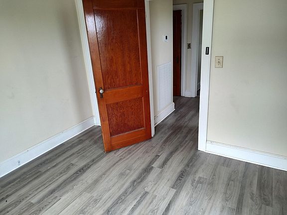 4th image of 215 Church St