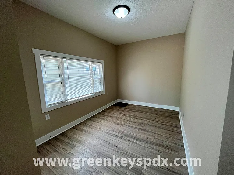 3175 N Kenwood Ave — Photo 17