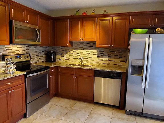 5th image of 1013 10th Ln