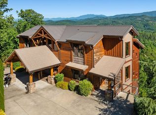2470 Hackberry Dr, Sevierville, TN 37862