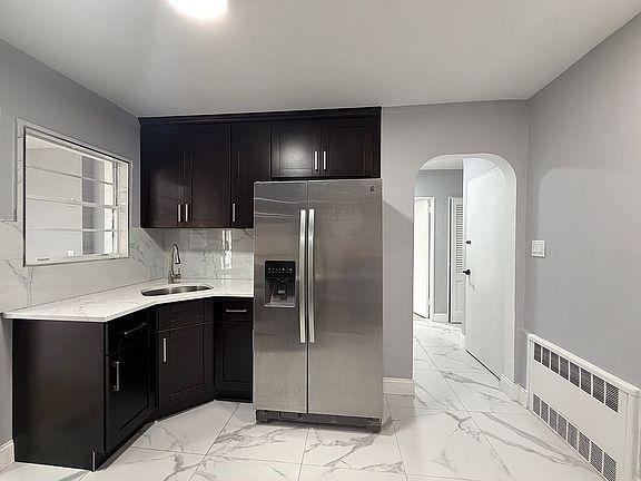3rd image of 4851 190th St