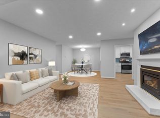 2245 Hunters Run Dr, Reston, VA 20191