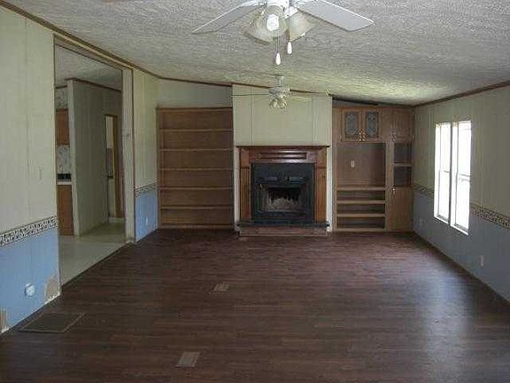 living room/den