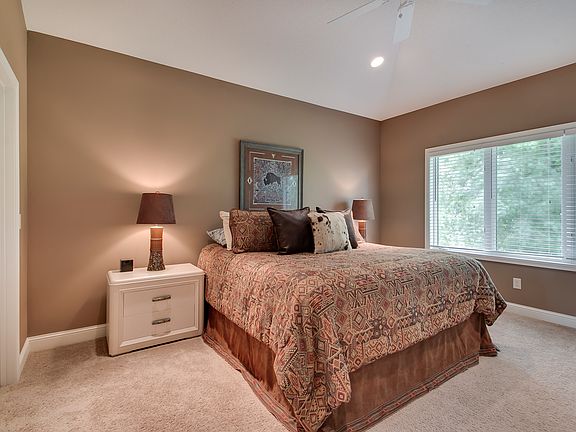 Owner Suite w/Vault Clng