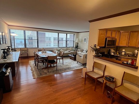4th image of 850 N Dewitt Pl #21CE