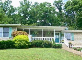 5 Pine Grove Ln, Huntington, WV 25704