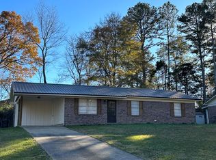 110 Pine Dr, Winona, MS 38967