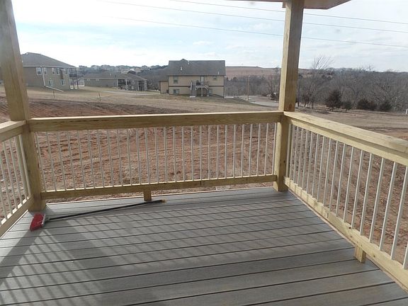 5th image of 300 Firethorn Dr