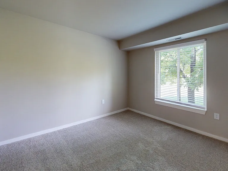Seneca Place — Photo 46