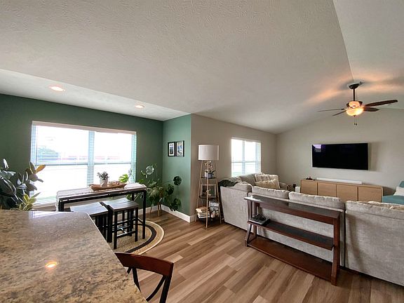 4th image of 4020 W Parkland Cir.