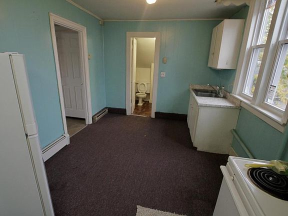 4th image of 130 Essex St APT D