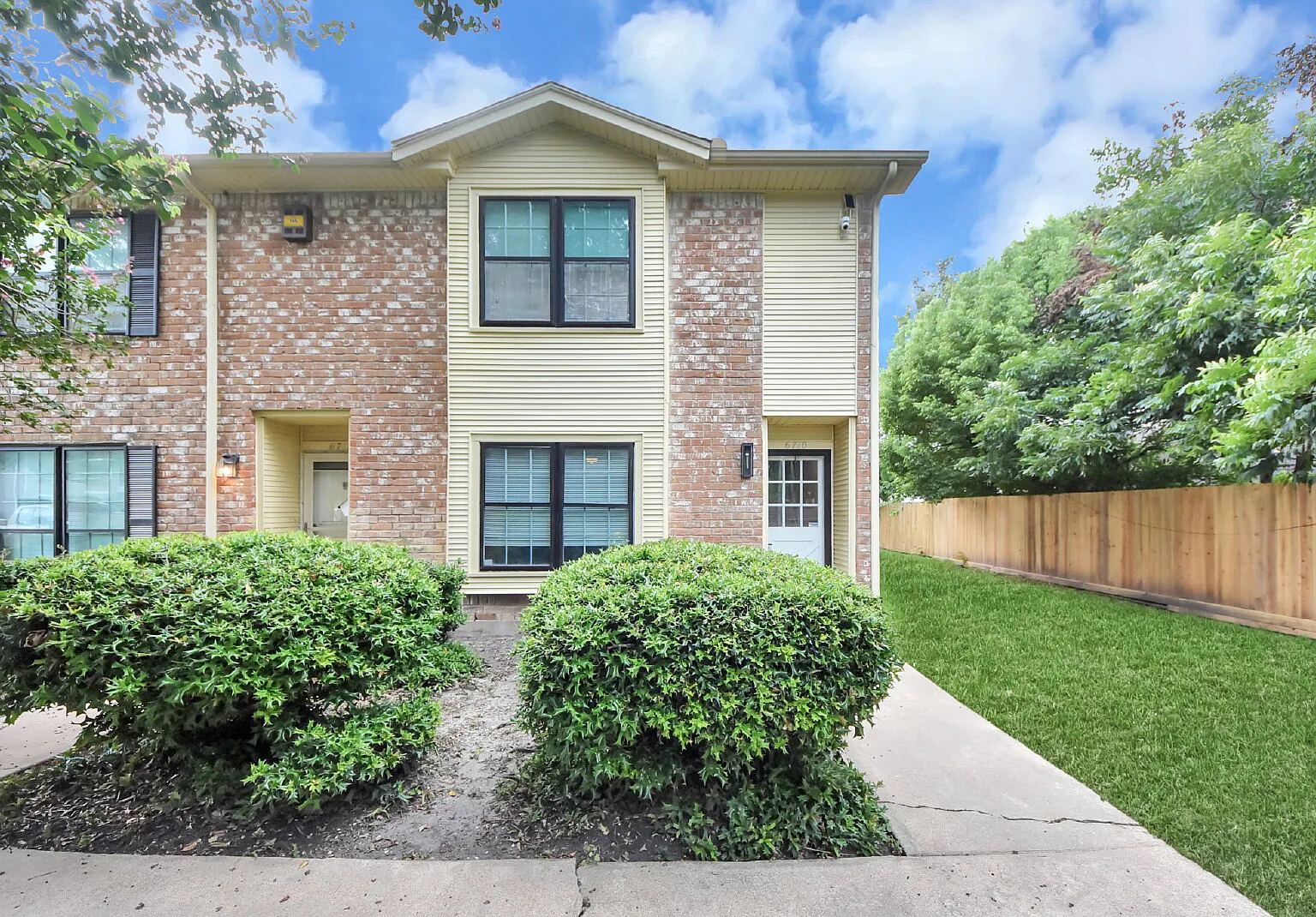 2 bed, 2.5 bath, 1600 sqft, $1,800 — Photo 3