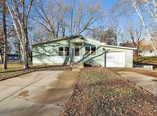 320 Ash St SE, New London, MN 56273