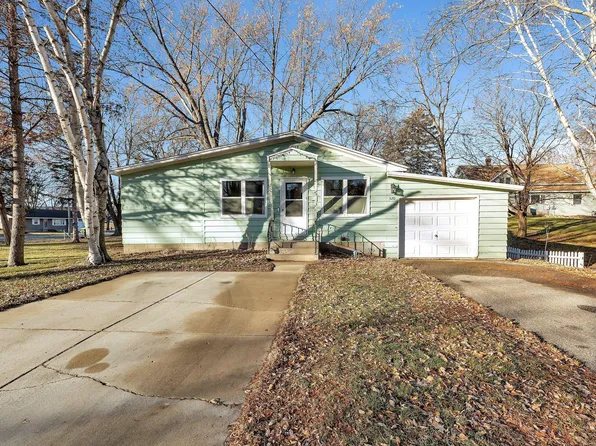 320 Ash St SE, New London, MN 56273
