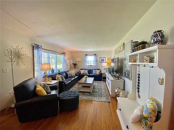 3rd image of 29 Barnes Hill Rd