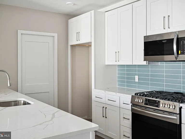 1648 Ridge Ave #401 — Photo 3