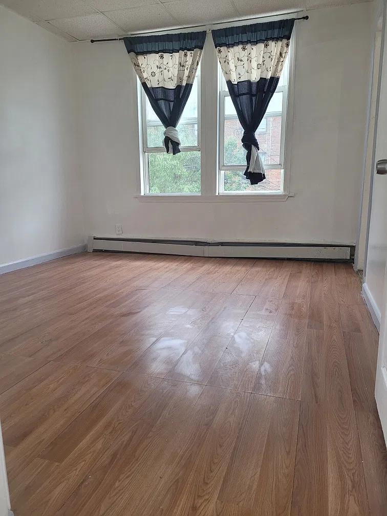 3 bed, 1500 sqft, $2,000 — Photo 2