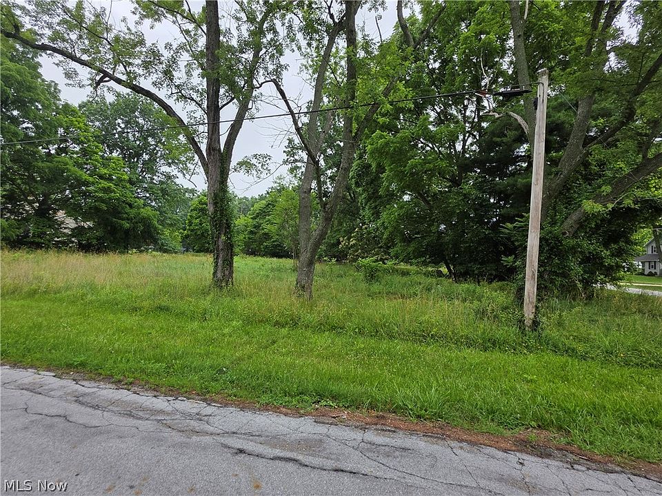 2nd image of 420 Jarvis Rd