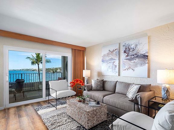 5th image of 75-6016 Alii Dr APT 330